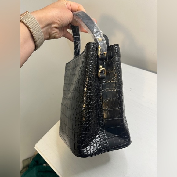 Aota Elena Bucket Bag Black Vegan Leather Crocodile Embossed-Crossbody Strap-NWT - Picture 7 of 11